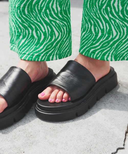 SHAGGIE（シャギー）の「プラットフォームコンフォートサンダル（サンダル・レディース・ホワイト/ブラック/イエロー・SMALL/MEDIUM/LARGE/X-LARGE）」の14枚目の写真