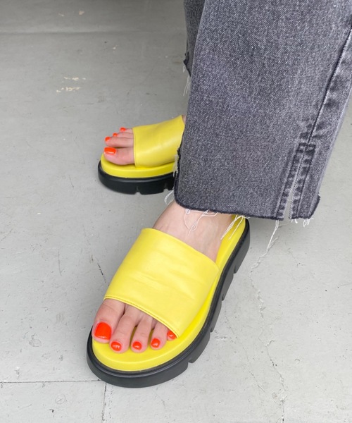 SHAGGIE（シャギー）の「プラットフォームコンフォートサンダル（サンダル・レディース・ホワイト/ブラック/イエロー・SMALL/MEDIUM/LARGE/X-LARGE）」の6枚目の写真