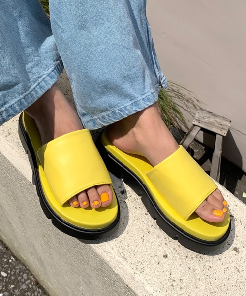 SHAGGIE（シャギー）の「プラットフォームコンフォートサンダル（サンダル・レディース・ホワイト/ブラック/イエロー・SMALL/MEDIUM/LARGE/X-LARGE）」の12枚目の写真