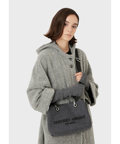 EMPORIO ARMANI(エンポリオアルマーニ)の「【エンポリオ アルマーニ】MyEA フェルト製 スモールサイズ ロゴ刺繍入り(ショルダーバッグ・レディース・グレー系その他3・FREE)」の1枚目の写真