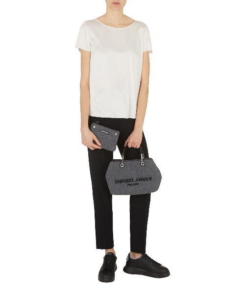 EMPORIO ARMANI(エンポリオアルマーニ)の「【エンポリオ アルマーニ】MyEA フェルト製 スモールサイズ ロゴ刺繍入り(ショルダーバッグ・レディース・グレー系その他3・FREE)」の3枚目の写真