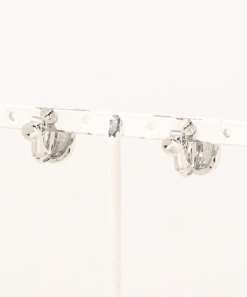 minia（ミニア）の「ゆがみボタンイヤリング（イヤリング・レディース・シルバー/ゴールド・FREE）」の6枚目の写真