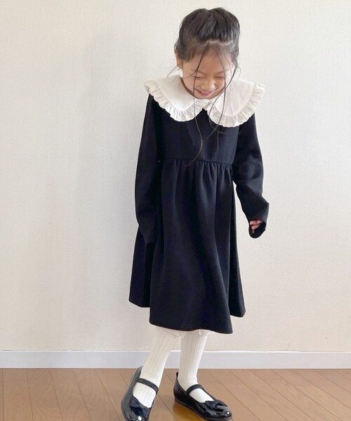 SHOO・LA・RUE(シューラルー)の「◆【110-140cm/プチセレ】衿レースポンチワンピース(ワンピース・キッズ・ベージュ/ブラック/ブラック系7・11/12/13/14)」の4枚目の写真