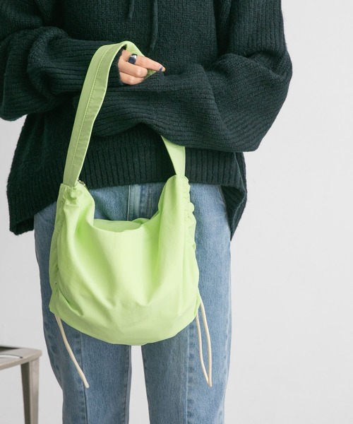 KBF(ケイビーエフ)の「ドロストショルダーBAG(ショルダーバッグ・レディース・アイボリー/グリーン/ブラック・ONE)」の1枚目の写真