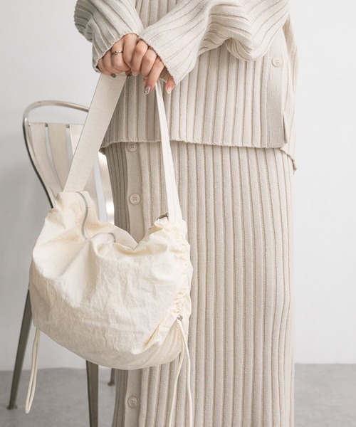 KBF(ケイビーエフ)の「ドロストショルダーBAG(ショルダーバッグ・レディース・アイボリー/グリーン/ブラック・ONE)」の2枚目の写真