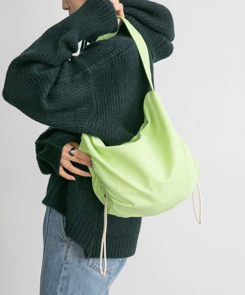 KBF(ケイビーエフ)の「ドロストショルダーBAG(ショルダーバッグ・レディース・アイボリー/グリーン/ブラック・ONE)」の5枚目の写真