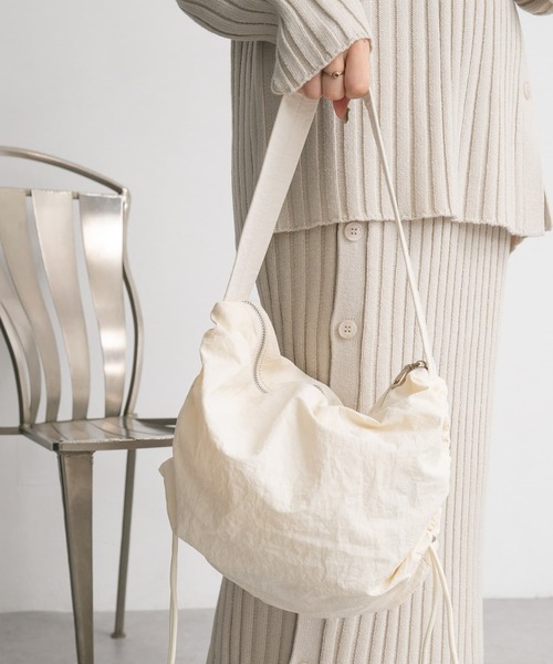 KBF(ケイビーエフ)の「ドロストショルダーBAG(ショルダーバッグ・レディース・アイボリー/グリーン/ブラック・ONE)」の7枚目の写真