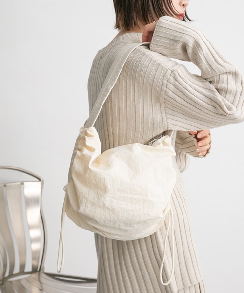 KBF(ケイビーエフ)の「ドロストショルダーBAG(ショルダーバッグ・レディース・アイボリー/グリーン/ブラック・ONE)」の8枚目の写真