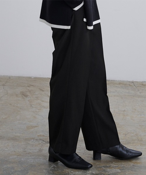 UR'S(ユアーズ)の「ベーシックセンタープレスワイドパンツ(その他パンツ・レディース・グレイッシュベージュ/ブラック/ダークネイビー・M/TM/L/S)」の2枚目の写真