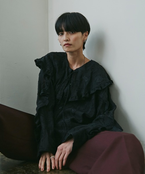 mici(ミチ)の「(mici)フレアカラーシャツ(シャツ/ブラウス・レディース・ブラック/ホワイト系その他・ONE SIZE)」の2枚目の写真