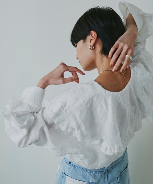 mici(ミチ)の「(mici)フレアカラーシャツ(シャツ/ブラウス・レディース・ブラック/ホワイト系その他・ONE SIZE)」の4枚目の写真