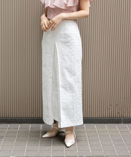 RANDA(ランダ)の「フェイクスリットロングデニムスカート(デニムスカート・レディース・インディゴブルー/ホワイト/ブラック・0/1)」の1枚目の写真