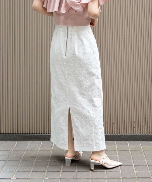 RANDA(ランダ)の「フェイクスリットロングデニムスカート(デニムスカート・レディース・インディゴブルー/ホワイト/ブラック・0/1)」の5枚目の写真