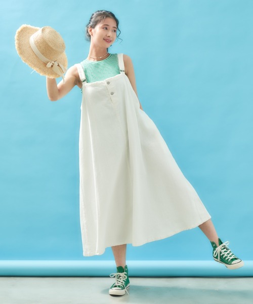 MERLOT(メルロー)の「デニムジャンパースカート(ジャンパースカート・レディース・アイボリー/ブルー/ネイビー・FREE)」の2枚目の写真