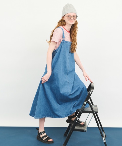 MERLOT(メルロー)の「デニムジャンパースカート(ジャンパースカート・レディース・アイボリー/ブルー/ネイビー・FREE)」の15枚目の写真