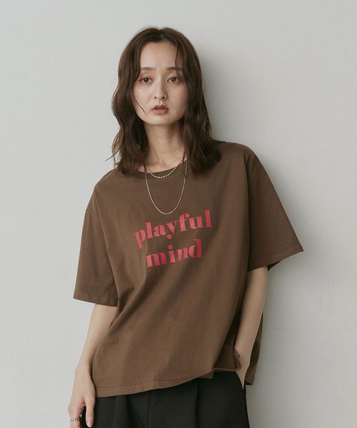 ad thie(アドティエ)の「ロゴプリント オーバーサイズ Tシャツ(Tシャツ/カットソー・レディース・ミント/ライトイエロー/パープル/チャコール/ピンク系その他4/ホワイト/ダークブラウン/モカ/グリーン/オフホワイト/アイボリー/オールドローズ系/ブラック/ピンクベージュ/ブルーグレー/ブラウン・FREE)」の7枚目の写真