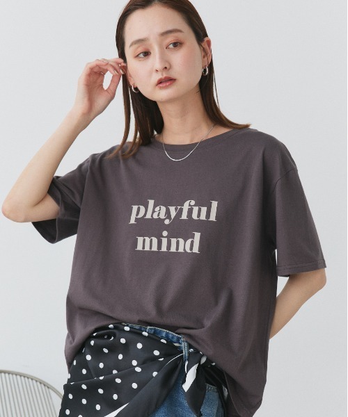 ad thie（アドティエ）の「ロゴプリント オーバーサイズ Tシャツ（Tシャツ/カットソー・レディース・ミント/ライトイエロー/パープル/チャコール/ピンク系その他4/ホワイト/ダークブラウン/モカ/グリーン/オフホワイト/アイボリー/オールドローズ系/ブラック/ピンクベージュ/ブルーグレー・FREE）」の6枚目の写真