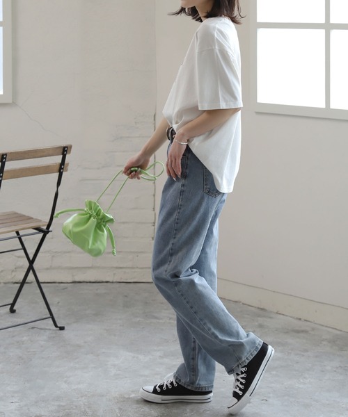ad thie(アドティエ)の「ロゴプリント オーバーサイズ Tシャツ(Tシャツ/カットソー・レディース・ミント/ライトイエロー/パープル/チャコール/ピンク系その他4/ホワイト/ダークブラウン/モカ/グリーン/オフホワイト/アイボリー/オールドローズ系/ブラック/ピンクベージュ/ブルーグレー/ブラウン・FREE)」の21枚目の写真