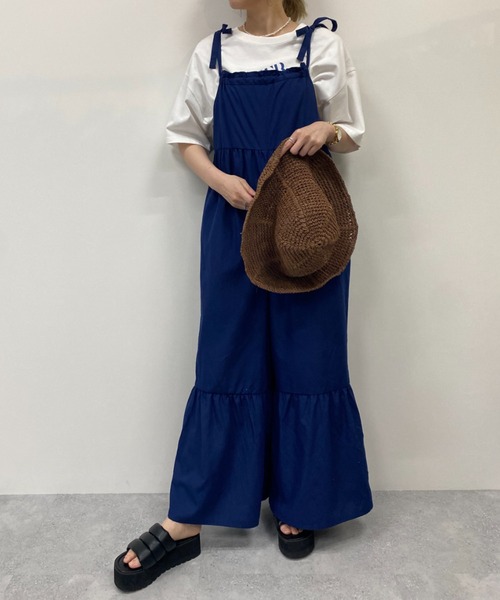 FOREVER 21（フォーエバー トゥエンティーワン）の「裾フレアキャミオールインワン（つなぎ/オールインワン・レディース・ブラック/ネイビー・SMALL/MEDIUM）」の2枚目の写真