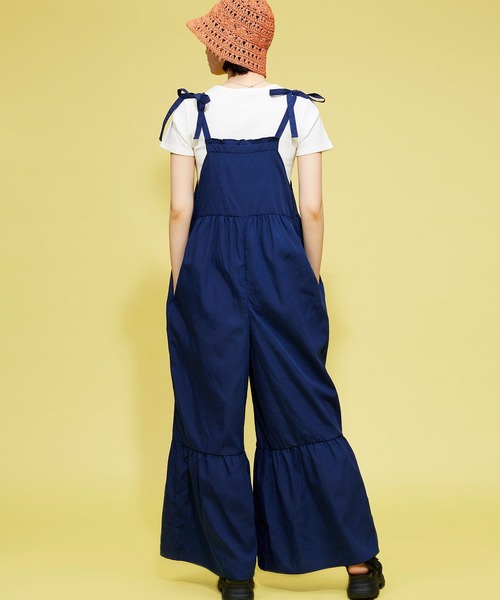 FOREVER 21（フォーエバー トゥエンティーワン）の「裾フレアキャミオールインワン（つなぎ/オールインワン・レディース・ブラック/ネイビー・SMALL/MEDIUM）」の5枚目の写真