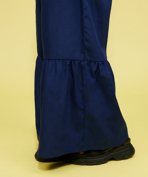 FOREVER 21（フォーエバー トゥエンティーワン）の「裾フレアキャミオールインワン（つなぎ/オールインワン・レディース・ブラック/ネイビー・SMALL/MEDIUM）」の12枚目の写真