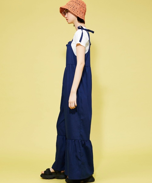 FOREVER 21（フォーエバー トゥエンティーワン）の「裾フレアキャミオールインワン（つなぎ/オールインワン・レディース・ブラック/ネイビー・SMALL/MEDIUM）」の4枚目の写真