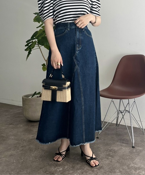 prose verse（プロズヴェール）の「裾フリンジリメイク風デニムフレアスカート（デニムスカート・レディース・ネイビー/ブルー・MEDIUM）」の3枚目の写真