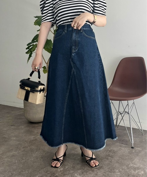 prose verse（プロズヴェール）の「裾フリンジリメイク風デニムフレアスカート（デニムスカート・レディース・ネイビー/ブルー・MEDIUM）」の18枚目の写真