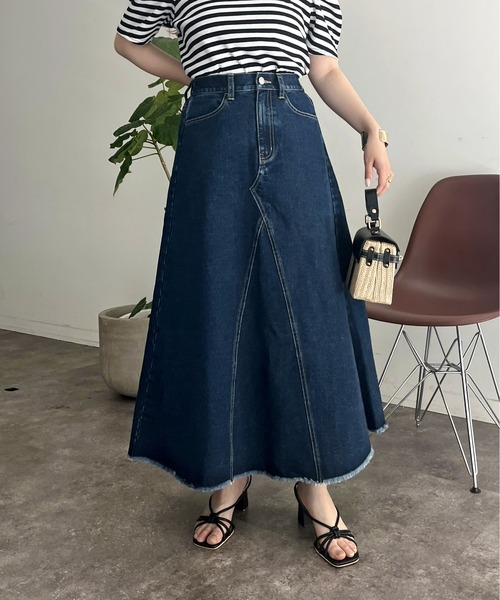 prose verse（プロズヴェール）の「裾フリンジリメイク風デニムフレアスカート（デニムスカート・レディース・ネイビー/ブルー・MEDIUM）」の22枚目の写真