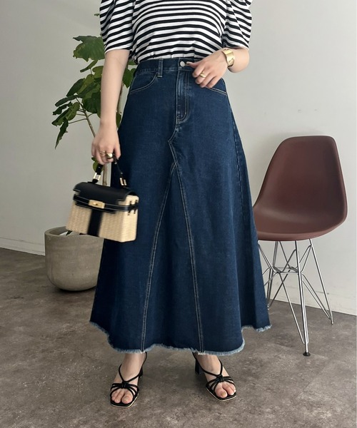 prose verse（プロズヴェール）の「裾フリンジリメイク風デニムフレアスカート（デニムスカート・レディース・ネイビー/ブルー・MEDIUM）」の7枚目の写真