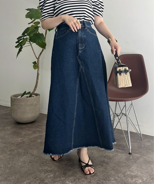 prose verse（プロズヴェール）の「裾フリンジリメイク風デニムフレアスカート（デニムスカート・レディース・ネイビー/ブルー・MEDIUM）」の15枚目の写真