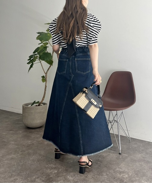 prose verse（プロズヴェール）の「裾フリンジリメイク風デニムフレアスカート（デニムスカート・レディース・ネイビー/ブルー・MEDIUM）」の8枚目の写真