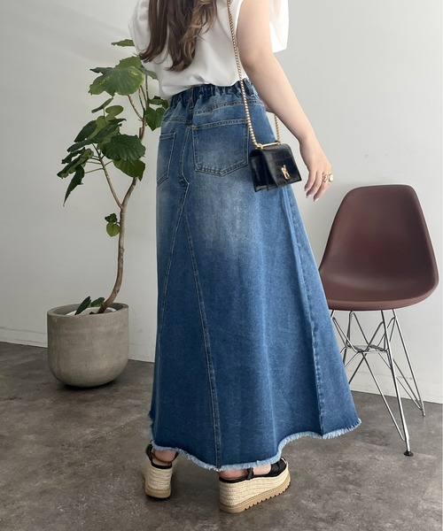 prose verse（プロズヴェール）の「裾フリンジリメイク風デニムフレアスカート（デニムスカート・レディース・ネイビー/ブルー・MEDIUM）」の20枚目の写真