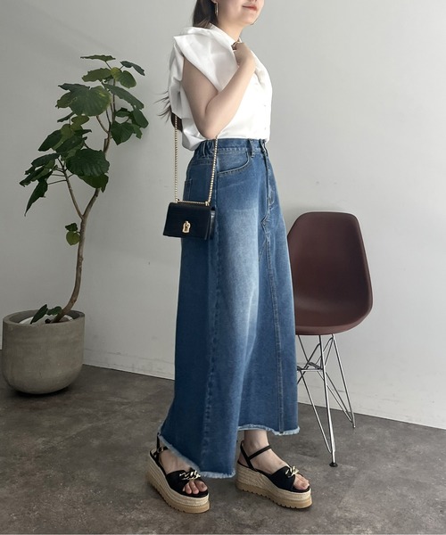 prose verse（プロズヴェール）の「裾フリンジリメイク風デニムフレアスカート（デニムスカート・レディース・ネイビー/ブルー・MEDIUM）」の6枚目の写真