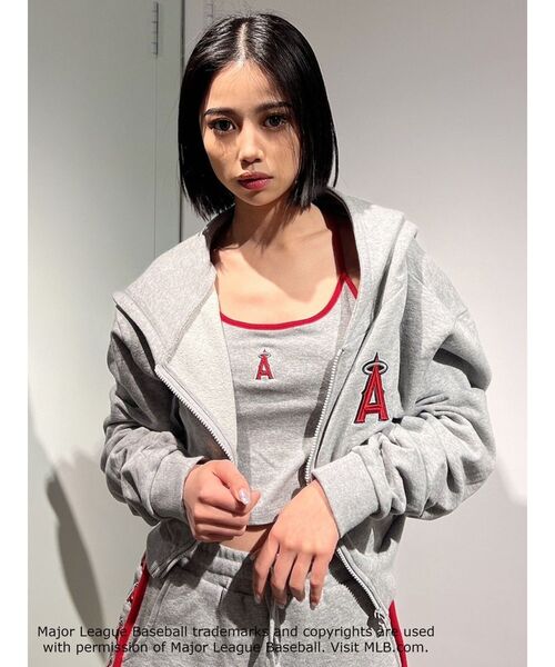 GYDA（ジェイダ）の「GYDA [MLB] ショートパーカー（パーカー・レディース・グレー/オフホワイト/ブラック・FREE）」の4枚目の写真