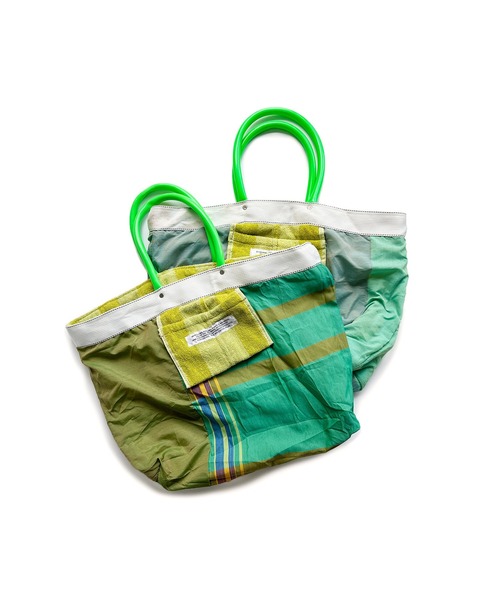 PUEBCO（プエブコ）の「POOL BAG/SINGLE COLOR LINING（ショルダーバッグ・メンズ・ライトオレンジ系/オレンジ系その他/ライトグリーン系/オレンジ系その他2/パープル系その他/グリーン系その他/ブルー系その他・ONE SIZE）」の15枚目の写真