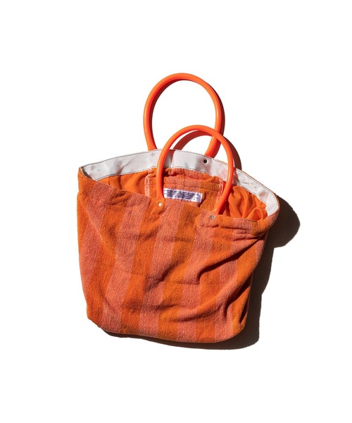 PUEBCO（プエブコ）の「POOL BAG/SINGLE COLOR LINING（ショルダーバッグ・メンズ・ライトオレンジ系/オレンジ系その他/ライトグリーン系/オレンジ系その他2/パープル系その他/グリーン系その他/ブルー系その他・ONE SIZE）」の13枚目の写真