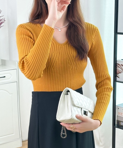 ECLIN(エクラン)の「キーネックリブニットトップス(ニット/セーター・レディース・チャコールグレー/ブラック/ベージュ/ネイビー/ブルーグレー/スモークピンク/グレイッシュベージュ・FREE)」の11枚目の写真