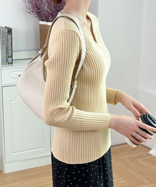 ECLIN(エクラン)の「キーネックリブニットトップス(ニット/セーター・レディース・チャコールグレー/ブラック/ベージュ/ネイビー/ブルーグレー/スモークピンク/グレイッシュベージュ・FREE)」の20枚目の写真