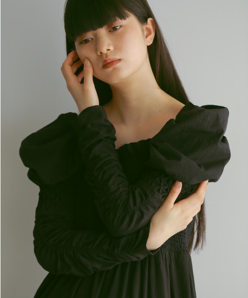 CASA FLINE（カーサフライン）の「パフスリーブスモッキングドレス 