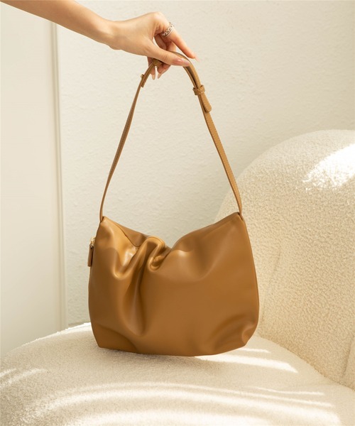 LA VORAGINE（ラ ヴォラジネ）の「PUレザーワンハンドルジップショルダーバッグ（ショルダーバッグ・レディース・ホワイト/シルバー/ブラウン/ブラック・FREE）」の11枚目の写真