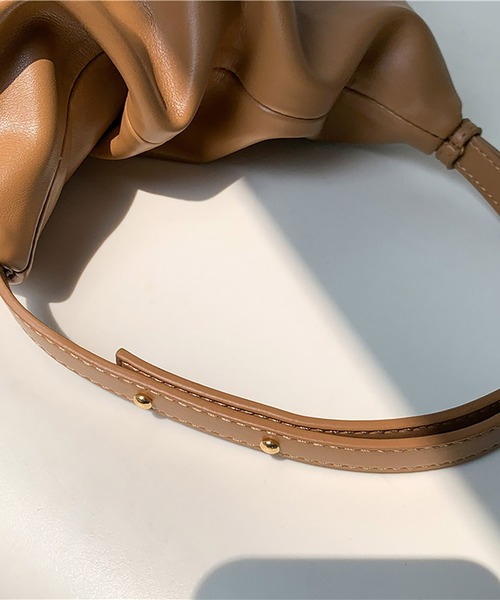 LA VORAGINE（ラ ヴォラジネ）の「PUレザーワンハンドルジップショルダーバッグ（ショルダーバッグ・レディース・ホワイト/シルバー/ブラウン/ブラック・FREE）」の21枚目の写真