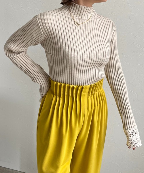 LHELBIE（レルビエ）の「カフスレース二重臼リブニット（Tシャツ/カットソー・レディース・アイボリー/ブラック/グレイッシュベージュ・M）」の9枚目の写真