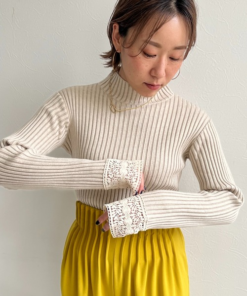 LHELBIE（レルビエ）の「カフスレース二重臼リブニット（Tシャツ/カットソー・レディース・アイボリー/ブラック/グレイッシュベージュ・M）」の14枚目の写真