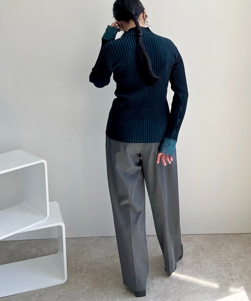 LHELBIE（レルビエ）の「カフスレース二重臼リブニット（Tシャツ/カットソー・レディース・アイボリー/ブラック/グレイッシュベージュ・M）」の17枚目の写真