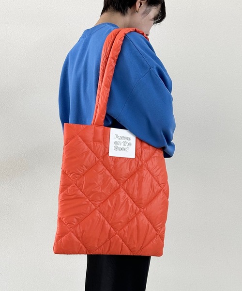 LEPSIM（レプシィム）の「キルティングトートバッグ　975491（トートバッグ・レディース・ブラック/シルバー/オレンジ/アイボリー・ONE SIZE）」の3枚目の写真