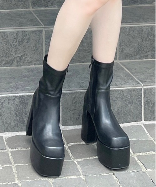 one wayザッカ（ワンウェイザッカ）の「厚底チャンキーショートブーツ