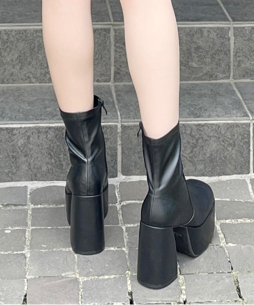 one wayザッカ（ワンウェイザッカ）の「厚底チャンキーショートブーツ（ブーツ・レディース・ブラック/ブラック系その他・SMALL/MEDIUM/LARGE/X-LARGE）」の6枚目の写真