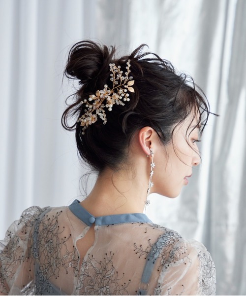 Cupid Heart（キューピッドハート）の「【Cupid Heart】結婚式アクセ！メタリックフラワーパールビジューヘアコーム（バレッタ/ヘアクリップ・レディース・ゴールド・MEDIUM）」の4枚目の写真