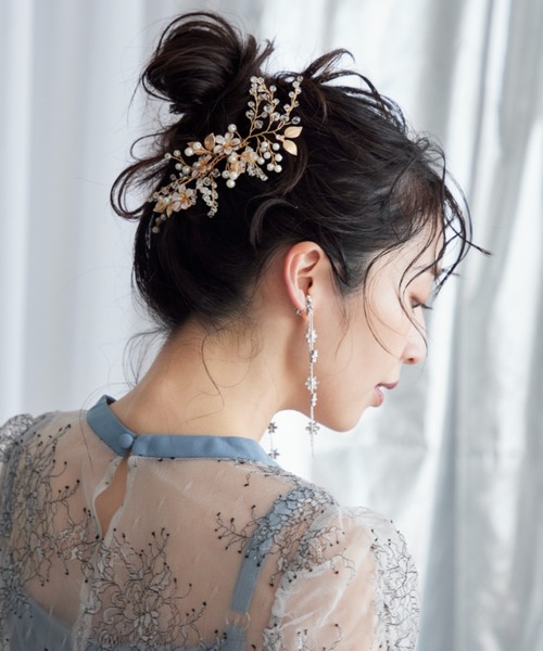 Cupid Heart（キューピッドハート）の「【Cupid Heart】結婚式アクセ！メタリックフラワーパールビジューヘアコーム（バレッタ/ヘアクリップ・レディース・ゴールド・MEDIUM）」の5枚目の写真